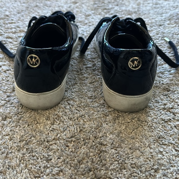 Size 9 - Picture 2 of 3